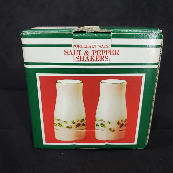 VINTAGE Christmas Holiday Porcelain Salt and Pepper Shakers NWB Made in Japan - Picture 6 of 6